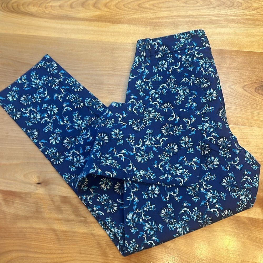 White House black market floral slim ankle - Picture 2 of 7